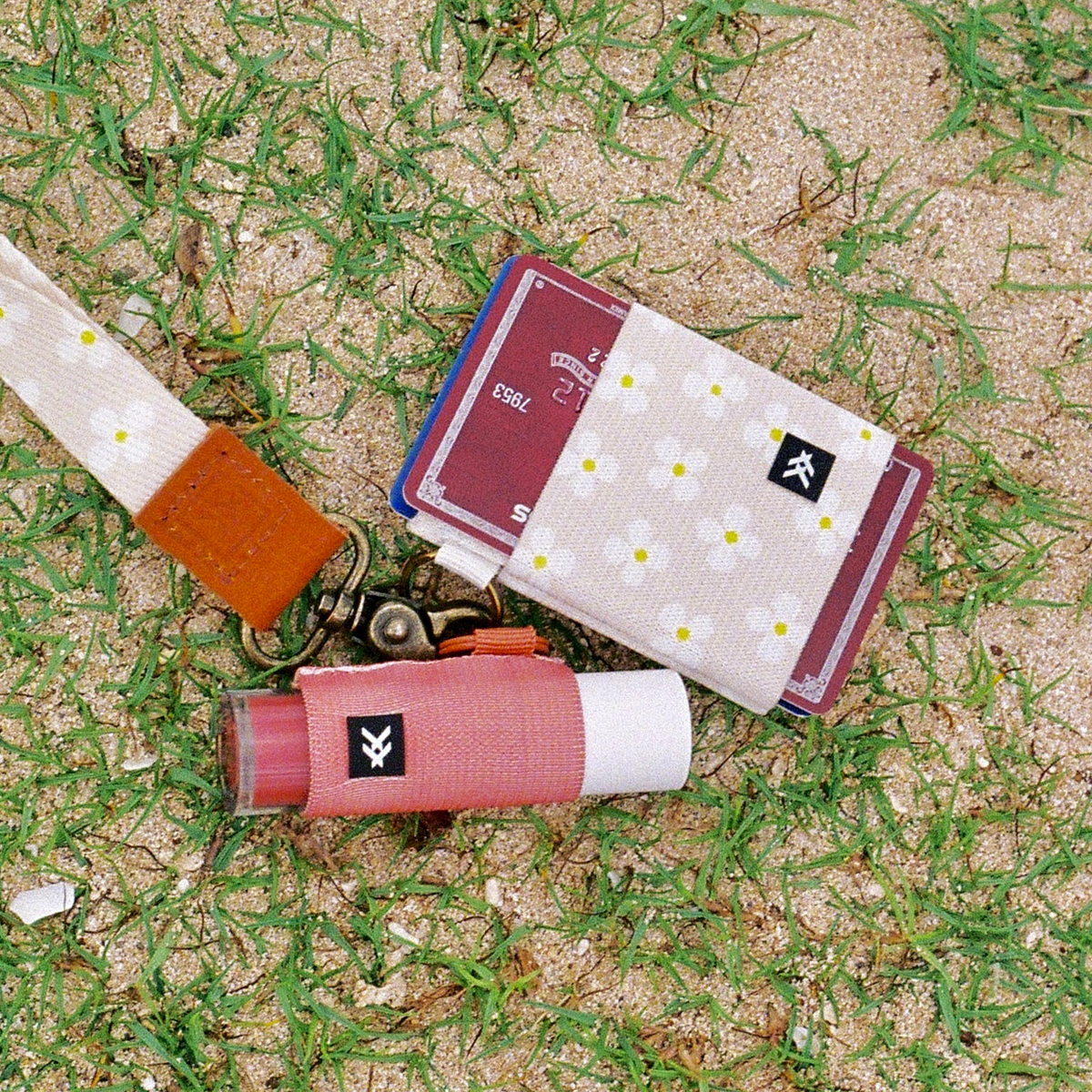 Luna Beige - Elastic Wallet