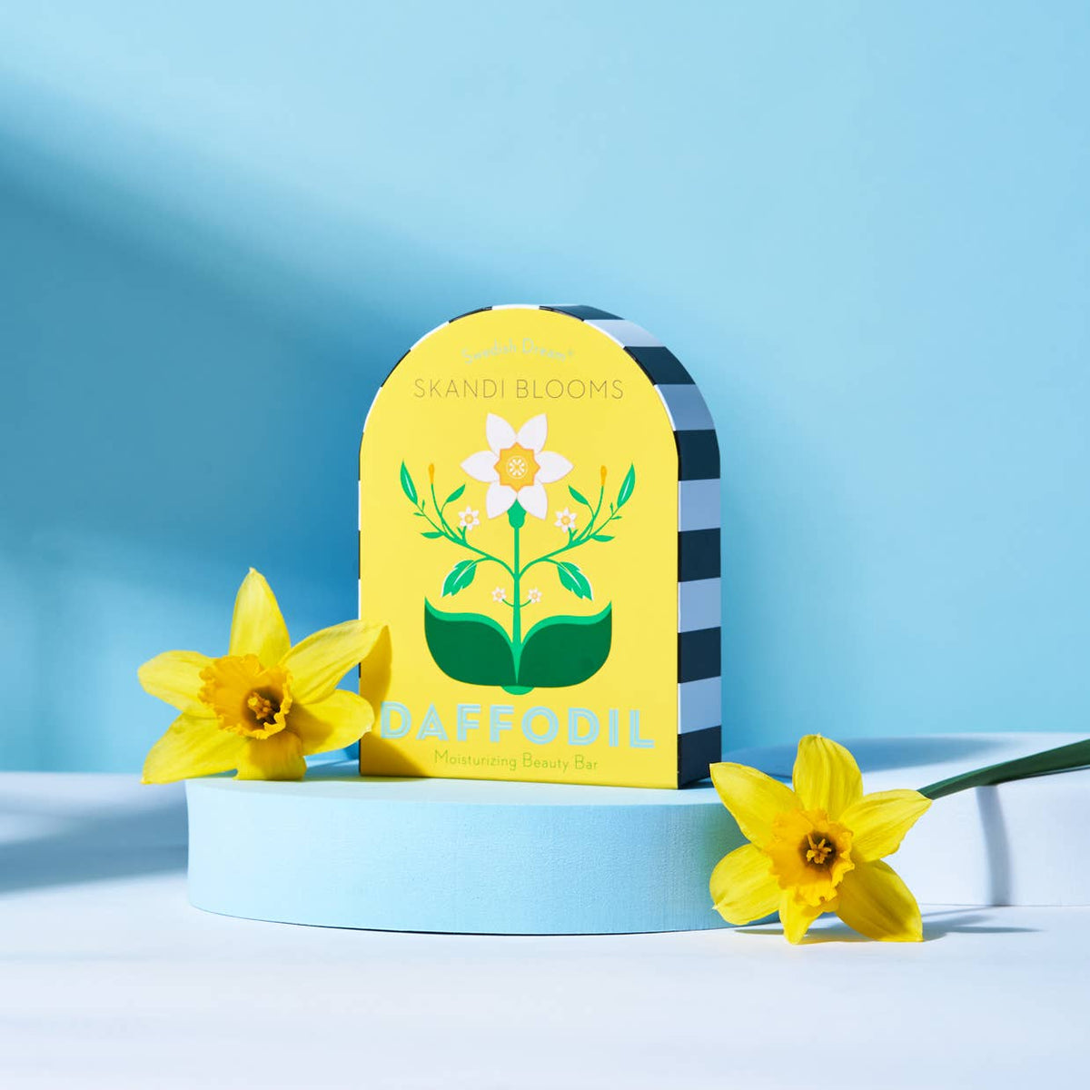 The magic of spring is finally here. Each Skandi Blooms Beauty Bar is formulated with skin-softening sunflower lecithin, helping you feel hydrated and clean. Daffodils represent hope. One of the first flowers to bloom in spring, their bright yellow petals invite happiness and optimism as we bid farewell to winter. Breathe in the unmistakable scents of warmer days, sunshine, and lush, green meadows bursting with the golden hues of daffodils.
