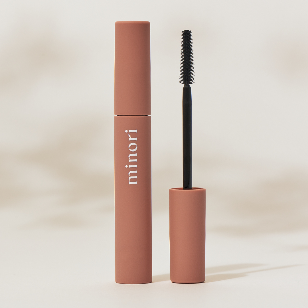 Celebrating the natural beauty we were born with, the Mother of Lashes mascara gives you defined, clump-free, feathery lashes. 🌱 Contains 89% natural ingredients - nourishes lashes with peptides, oils, and butters. Easy to remove and doesn't irritate the eyes. For those who want elegant, defined-looking lashes instead of a clumpy, dramatic lashes.