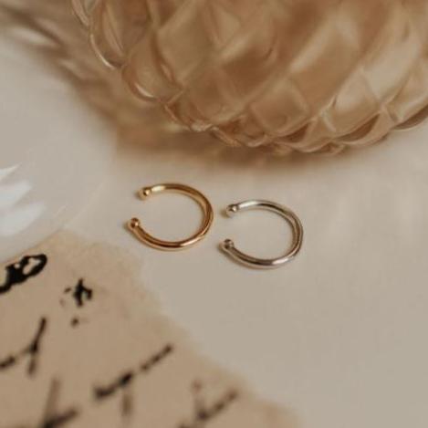 The Millie Simple Band Ear Cuff is high quality, hypoallergenic cuff that will effortlessly add effortless add personality to any outfit. Made of .925 sterling silver and gold vermeil.