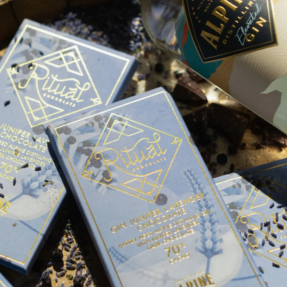 Our amazing collaboration with Alpine Distillery!
This exclusive limited edition bar is made from our Mid Mountain Blend of cacao, juniper berries, locally grown lavender and Alpine's award winning gin. To create the perfect fusion of these high quality ingredients we aged them all together. The process took place in an Alpine gin barrel over the course of six months to ensure we were able to bring out every bit of delicate botanical notes locked within. The result is a sophisticated flavor profile.