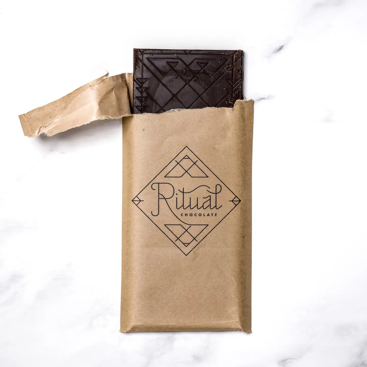 A balanced blend of all the Ritual origins. Our goal was to highlight subtle tasting notes from each bean. Fruity, nutty, earthy, chocolatey, floral- it's all here.
Tasting Notes: Strawberry, Fudge & Graham Cracker