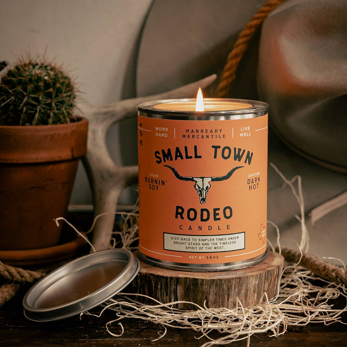 SMALL TOWN RODEO
Step back to simpler times under bright stars and the timeless spirit of the West.
Notes of Leather, Cedarwood, & Spiced Musk