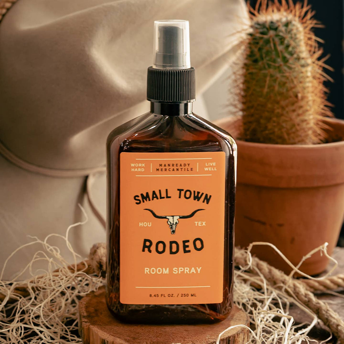 SMALL TOWN RODEO
Step back to simpler times under bright stars and the timeless spirit of the West.
Notes of Leather, Cedarwood, & Spiced Musk