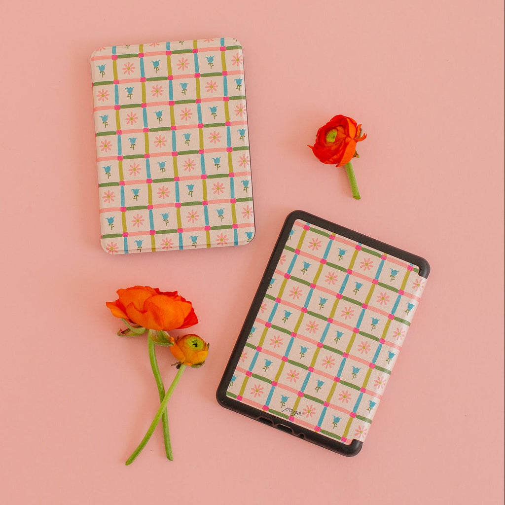Checkers meet your floral era. Designed by the talented Samantha Johnson
Really Fun Features (we promise):
• Faux leather exterior for easy cleaning
• Microfiber interior (cozy!)
• An elastic hand strap for comfortable holding
• Auto wake & sleep feature to preserve battery life
• Shock absorption, TPU case for drop protection
Size: Paperwhite 12th Generation/Colorsoft (2024/2026)