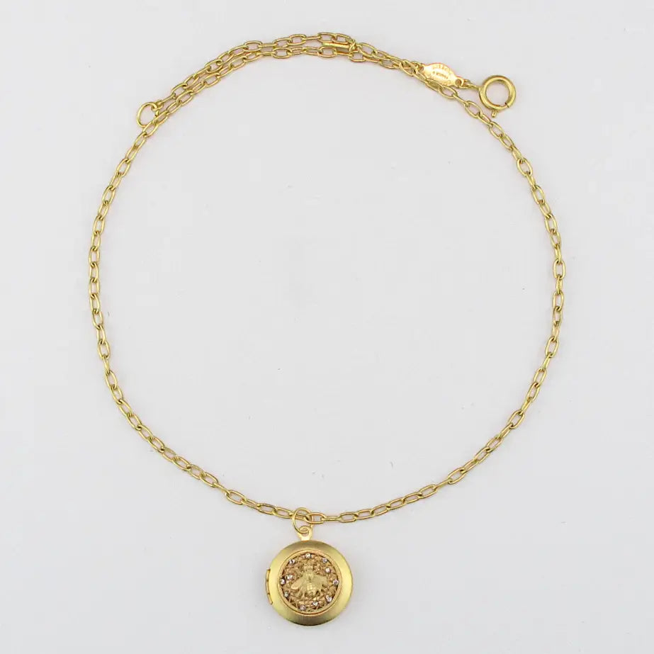 Delicate bee set on golden mesh adorn this locket necklace.
Details:
14k gold finish
Dimensions: 16 x 0.7 in (40.6 x 1.8 cm)