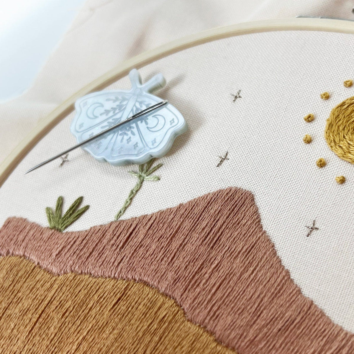 Needle Minders
