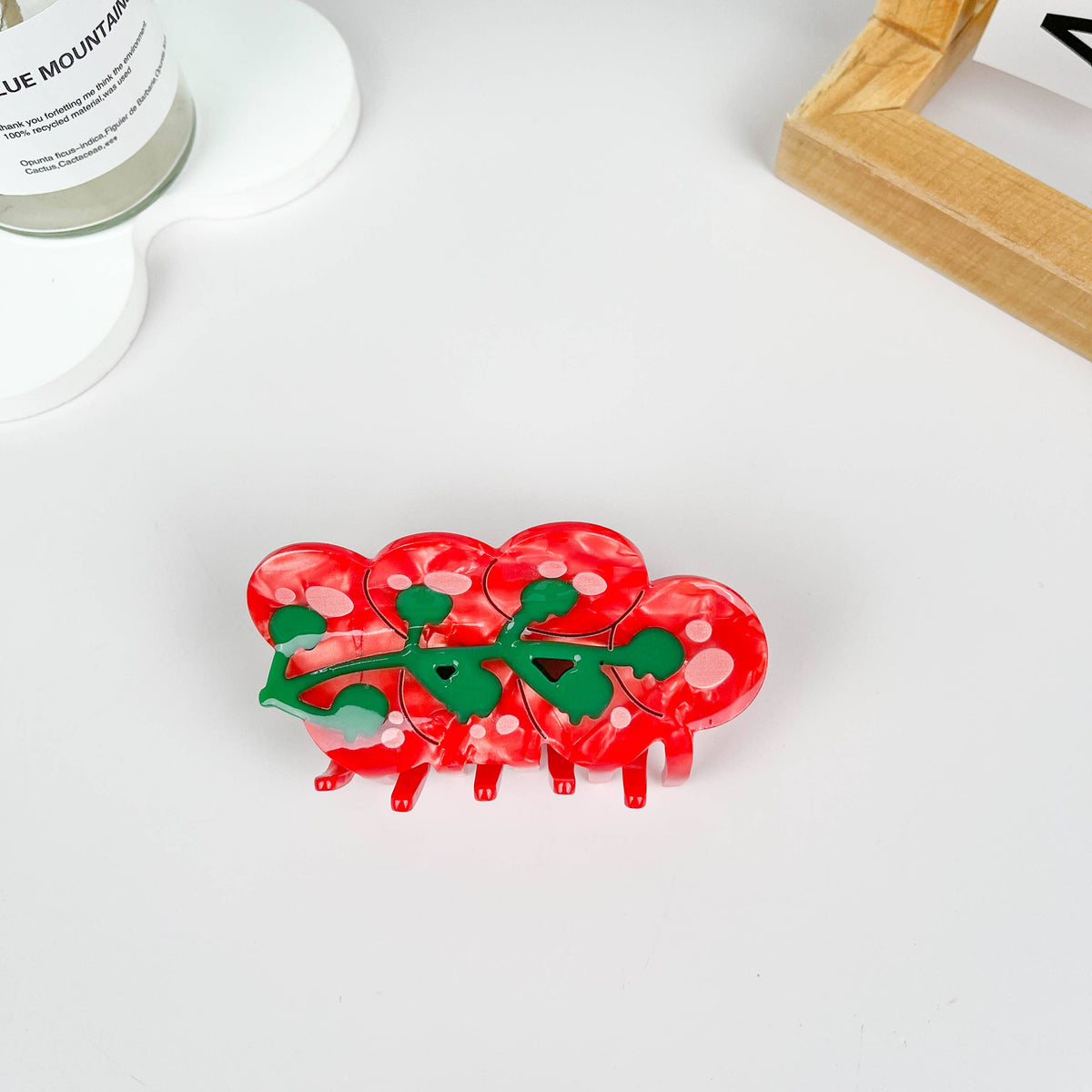 Add a burst of garden-fresh charm to your hairstyle with our Cherry Tomato Hair Claw Clip! This unique hair accessory features a cute cherry tomato design, combining the playful appeal of hair accessories with the vibrant energy of garden fruit.

Crafted from high-quality, durable materials, the clip is lightweight yet sturdy, offering a comfortable fit and a secure hold for all hair types. Whether you're adding a fun touch to a casual look or looking for a quirky accessory for a themed event, this is it!