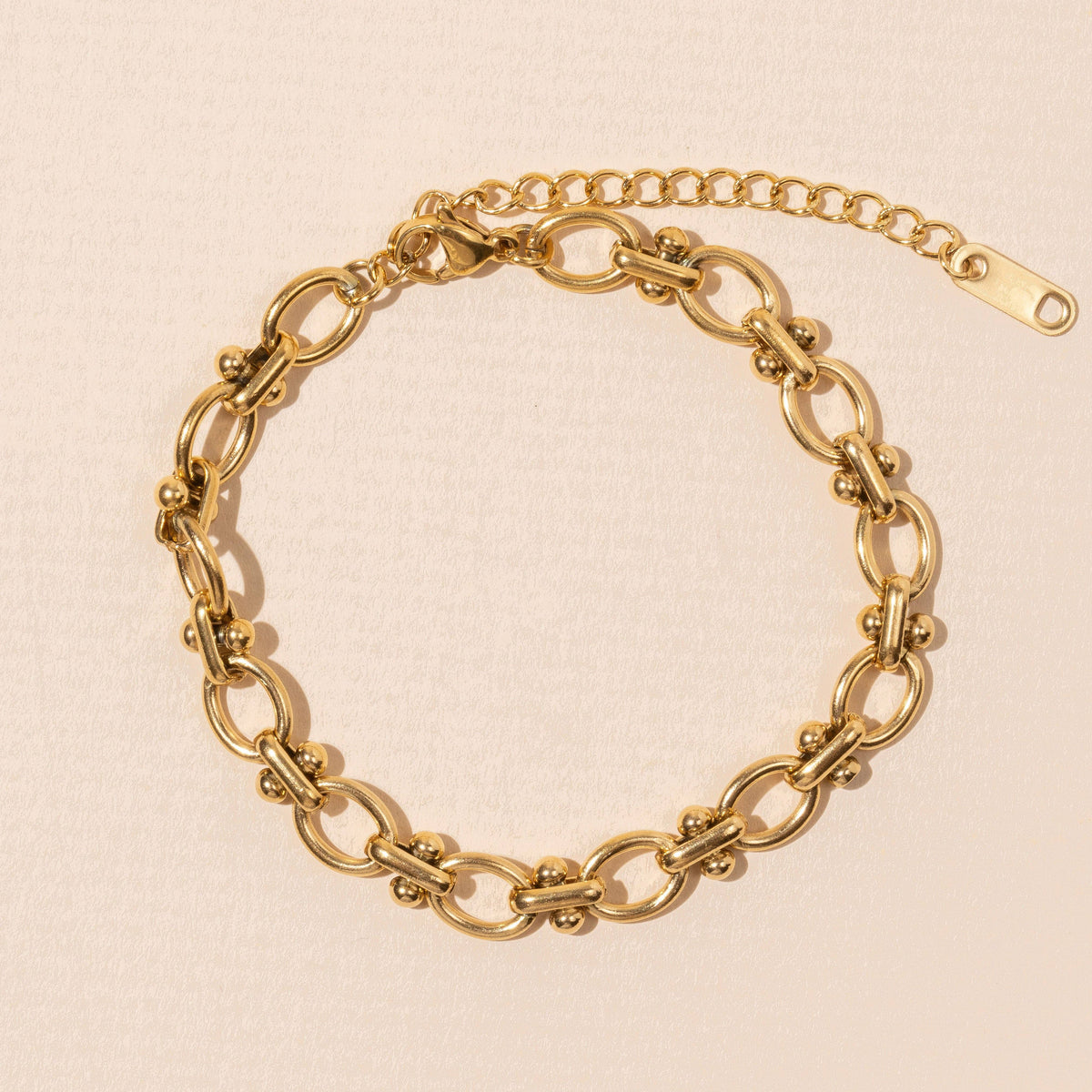 Experience the perfect combination of elegance and strength with our Stainless Steel Chain Linked Bracelet. This versatile bracelet is ideal for any occasion.

Details:

Approx. 6.3" + 2" ext.