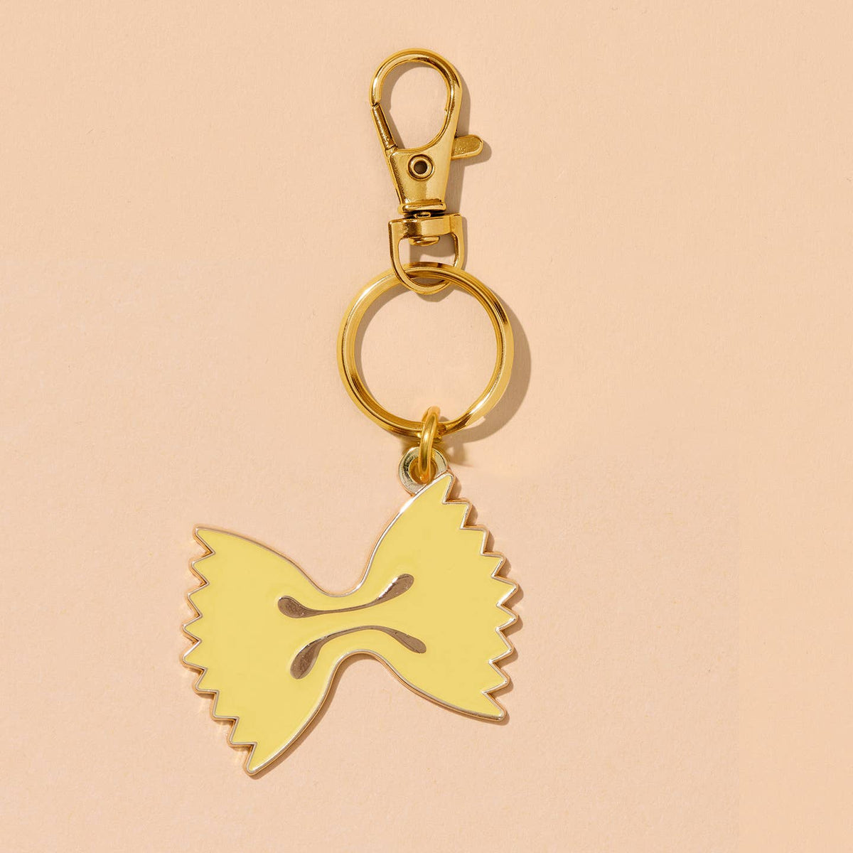 This durable enamel farfalle bowtie pasta keychain includes both a key ring and a lobster clasp, making it easy to attach to your keys or use as a bag charm. The ideal accessory for pasta lovers who have keys or bags. Use for: holding your keys, accessorizing totes, backpacks, diaper bags, purses, gym bags, luggage (you get it).