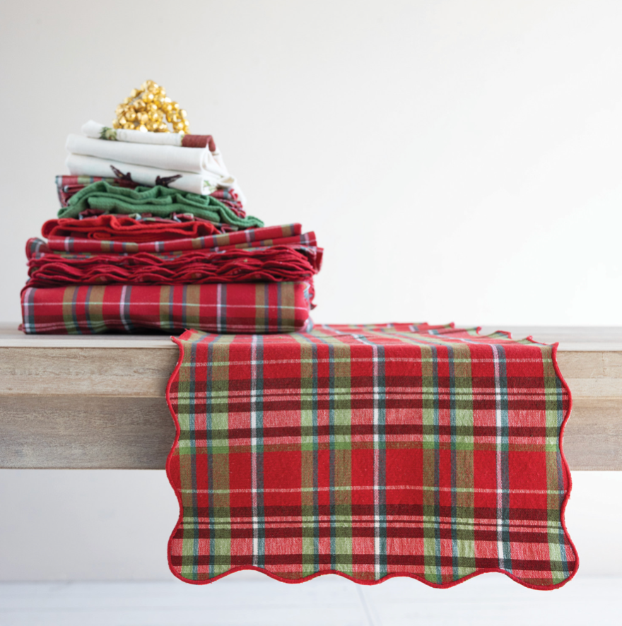 Scalloped Table Runner - Classic Holiday Plaid