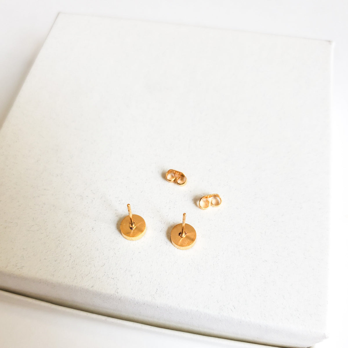 Sparkle circle studs